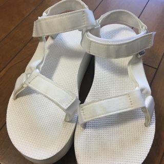 テバ(Teva)の【れんじん様専用 31日までお取り置き】teva 厚底 サンダル 白(サンダル)