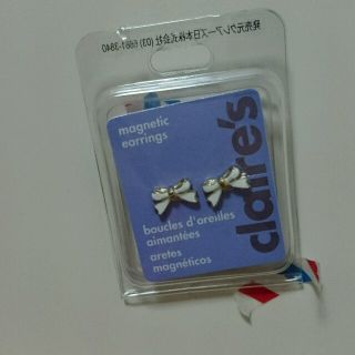 クレアーズ(claire's)のリボン マグネットピアス(イヤリング)