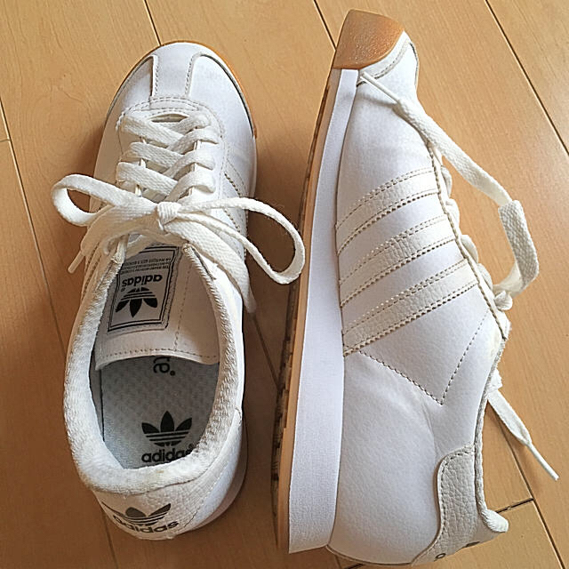 adidas(アディダス)の５月中お取引可能な方お値下げできます スニーカー サモア 23.5 SAMOA  レディースの靴/シューズ(スニーカー)の商品写真