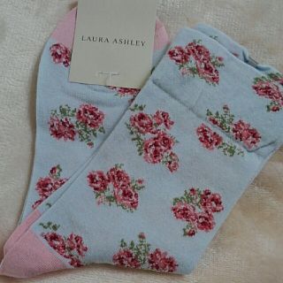 ローラアシュレイ(LAURA ASHLEY)のLAURA ASHLEY 花柄レディース靴下22～24㎝　新品(ソックス)