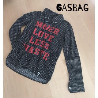 ガスバッグ(GASBAG)の薄手 ドット柄 ロゴプリントシャツ(ブラウス)