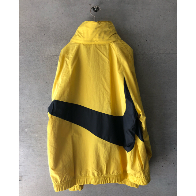 NIKE(ナイキ)の込 L 黄 黒 新品 Nike BIG SWOOSH JACKET ジャケット メンズのジャケット/アウター(その他)の商品写真