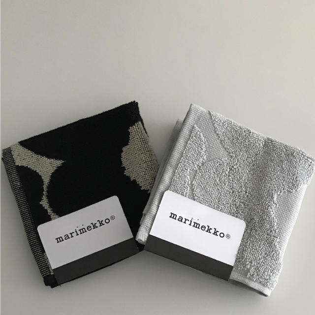 marimekko(マリメッコ)の新品未使用  marimekko マリメッコ ミニタオル ハンカチ 2枚セット レディースのファッション小物(ハンカチ)の商品写真