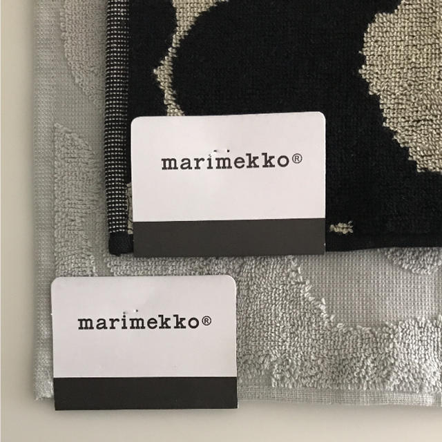 marimekko(マリメッコ)の新品未使用  marimekko マリメッコ ミニタオル ハンカチ 2枚セット レディースのファッション小物(ハンカチ)の商品写真