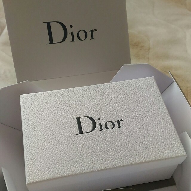 Dior - ギフトボックスの通販 by Reiha's shop｜ディオールならラクマ