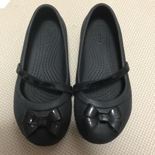 クロックス(crocs)のクロックス リナフラット ガールズ C11 18cm ブラック(サンダル)