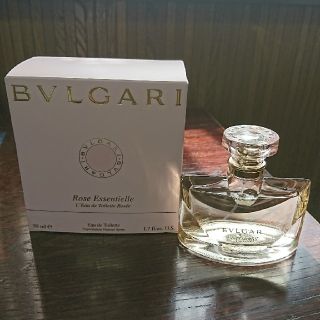 ブルガリ(BVLGARI)のBVLGARI ローズエッセンシャル オードトワレ 50ml 箱なし発送(香水(女性用))