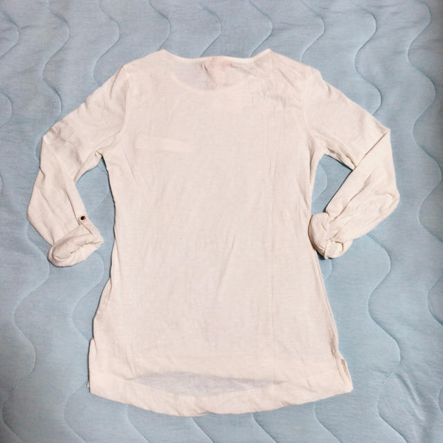 Bershka(ベルシュカ)の【新品タグ付き】白Tシャツ レディースのトップス(シャツ/ブラウス(長袖/七分))の商品写真