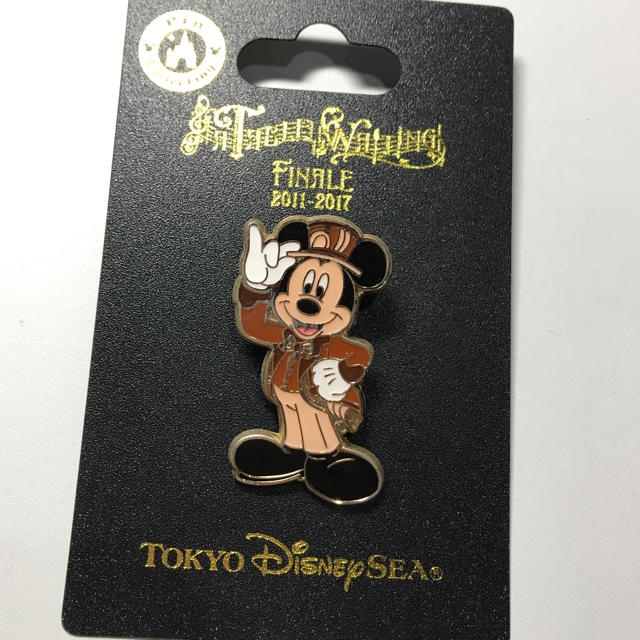 Disney - テーブルイズウェイティング ピンバッジ ディズニーの通販 by ...