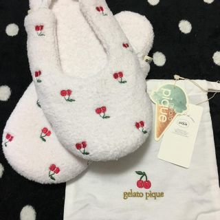 ジェラートピケ(gelato pique)の新品🍒gelato  pique チェリー🍒ルームシューズ。(スリッパ/ルームシューズ)