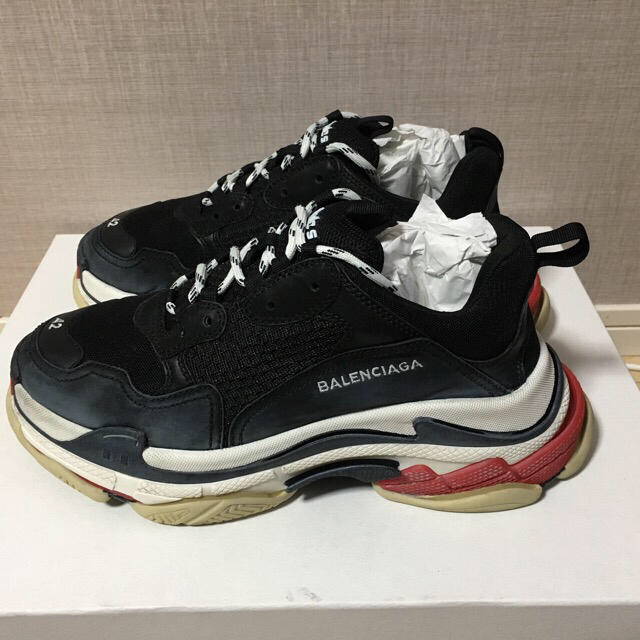 BALENCIAGA トリプルs