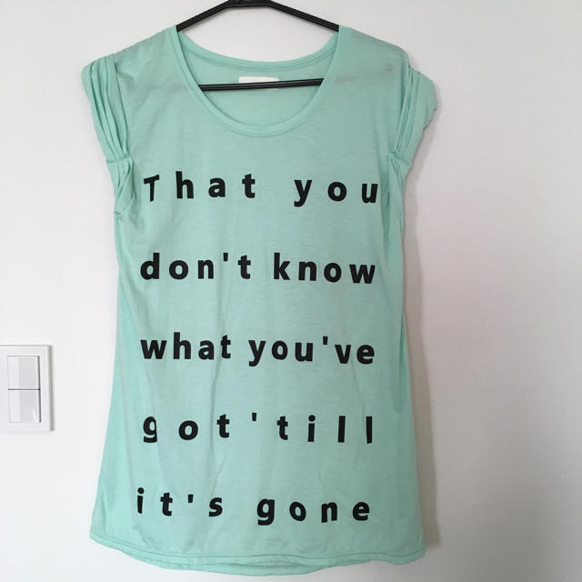 SNIDEL(スナイデル)のSnidel メッセージプリントロールアップTシャツ レディースのトップス(Tシャツ(半袖/袖なし))の商品写真