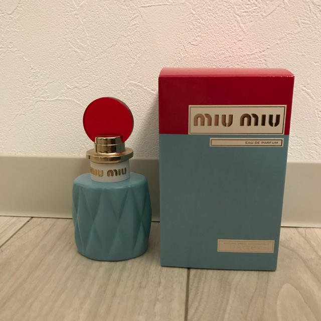 miumiu(ミュウミュウ)のmiu miu 香水 50ml コスメ/美容の香水(香水(女性用))の商品写真