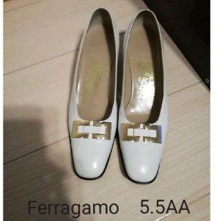 サルヴァトーレフェラガモ(Salvatore Ferragamo)の【幅狭】Ferragamo　AA  パンプス　白　ホワイト　夏(ハイヒール/パンプス)