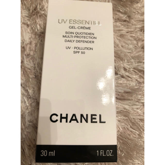 CHANEL(シャネル)のCHANELシャネルUVエサンシエルジェルクリーム50SPF50/PA+++ コスメ/美容のボディケア(日焼け止め/サンオイル)の商品写真