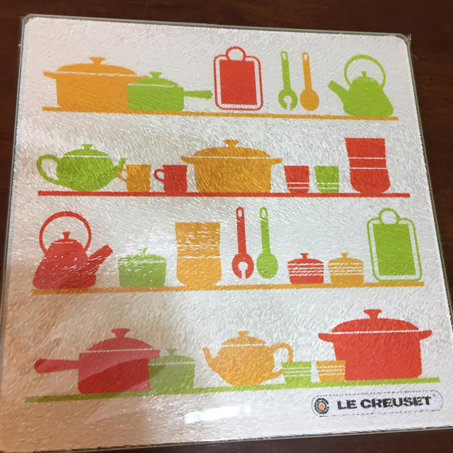 LE CREUSET(ルクルーゼ)のル・クルーゼ ガラスキッチンプレート インテリア/住まい/日用品のキッチン/食器(収納/キッチン雑貨)の商品写真