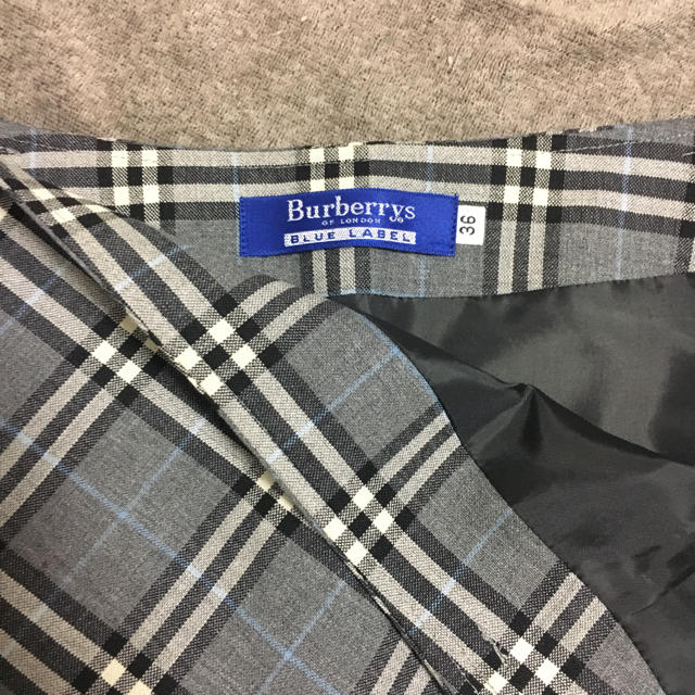 BURBERRY BLUE LABEL(バーバリーブルーレーベル)のチェックミニスカート レディースのスカート(ミニスカート)の商品写真