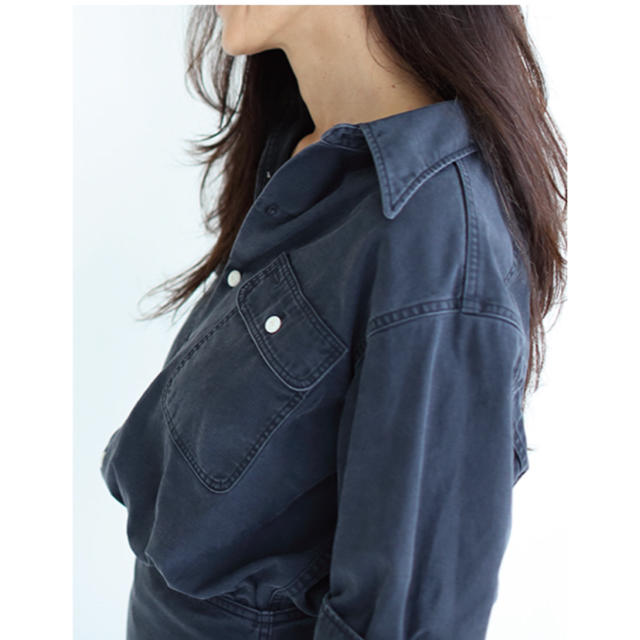 MADISONBLUE(マディソンブルー)のMADISONBLUE HAMPTON BACK SATIN SHIRT 01 レディースのトップス(シャツ/ブラウス(長袖/七分))の商品写真