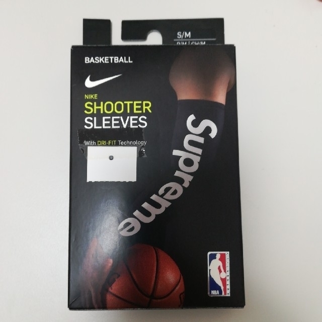 Supreme(シュプリーム)のSupreme 　NIKE NBA Shooter sleeves　 スポーツ/アウトドアのスポーツ/アウトドア その他(バスケットボール)の商品写真