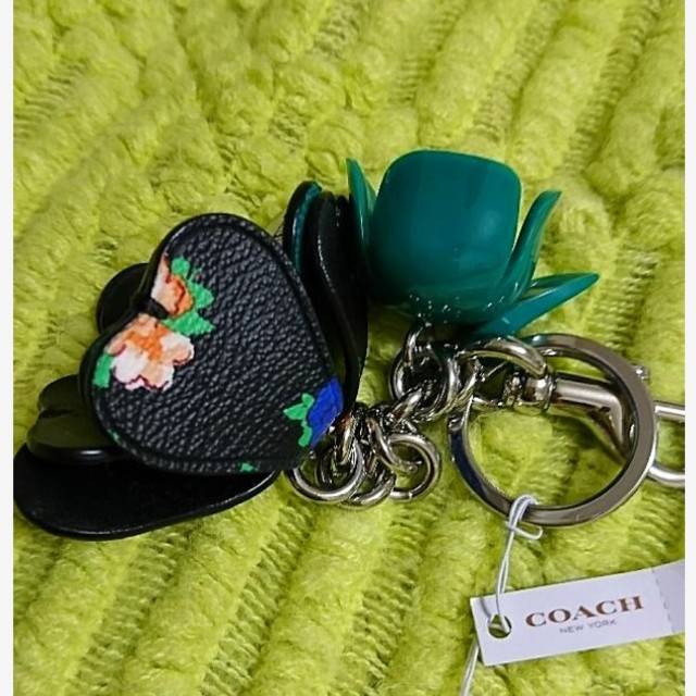 COACH(コーチ)のCOACH キーホルダーフラワーチャーム ハンドメイドのファッション小物(バッグチャーム)の商品写真