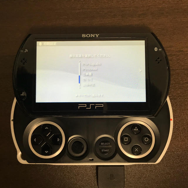 PlayStation Portable(プレイステーションポータブル)のPSP go★14GB★N-1000★ピアノブラック★中古本体のみ エンタメ/ホビーのゲームソフト/ゲーム機本体(携帯用ゲーム機本体)の商品写真