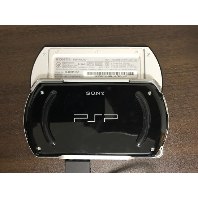 PlayStation Portable(プレイステーションポータブル)のPSP go★14GB★N-1000★ピアノブラック★中古本体のみ エンタメ/ホビーのゲームソフト/ゲーム機本体(携帯用ゲーム機本体)の商品写真