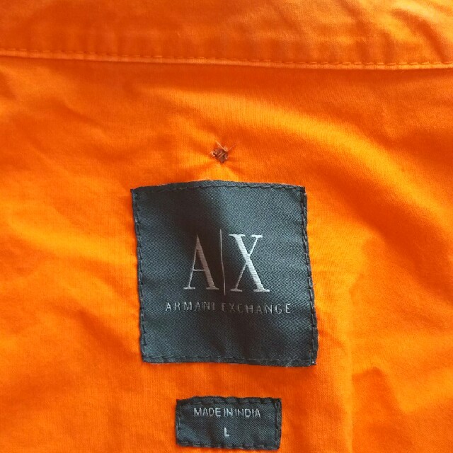 ARMANI EXCHANGE(アルマーニエクスチェンジ)のAXオレンジ色のシャツです。Lサイズ メンズのトップス(シャツ)の商品写真