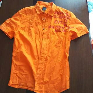 アルマーニエクスチェンジ(ARMANI EXCHANGE)のAXオレンジ色のシャツです。Lサイズ(シャツ)