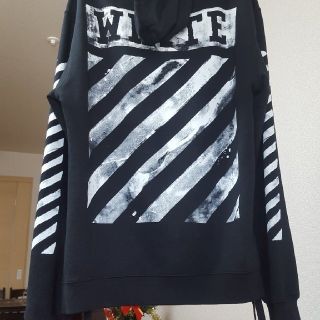 オフホワイト(OFF-WHITE)の『ｲｰｽﾄﾗﾝﾄﾞﾀｸﾞ国内正規品超希少』Off-White パーカー  L(パーカー)