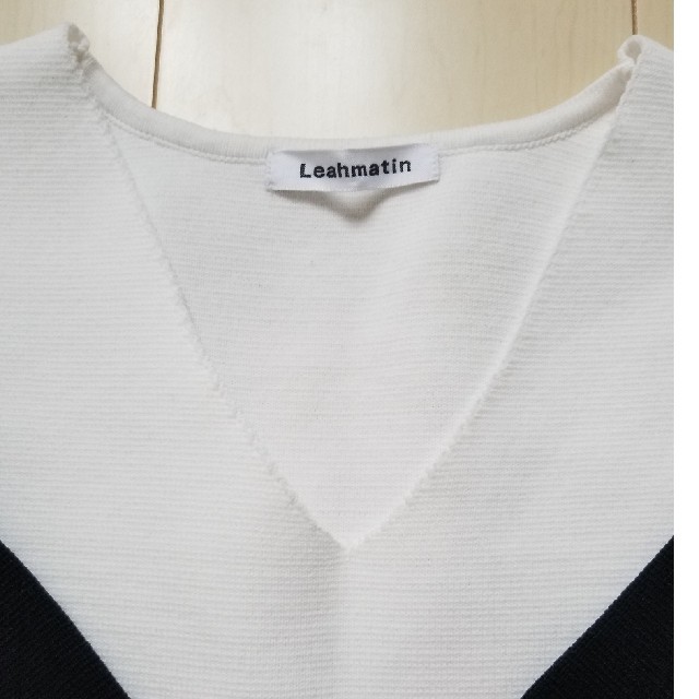 GRL(グレイル)のVネックの半袖 レディースのトップス(Tシャツ(半袖/袖なし))の商品写真