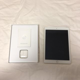 アイパッド(iPad)のipad air2 gold 64gb docomo (タブレット)