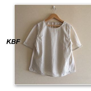 ケービーエフ(KBF)のKBF✨生成りのレースプルオーバーブラウス(シャツ/ブラウス(半袖/袖なし))