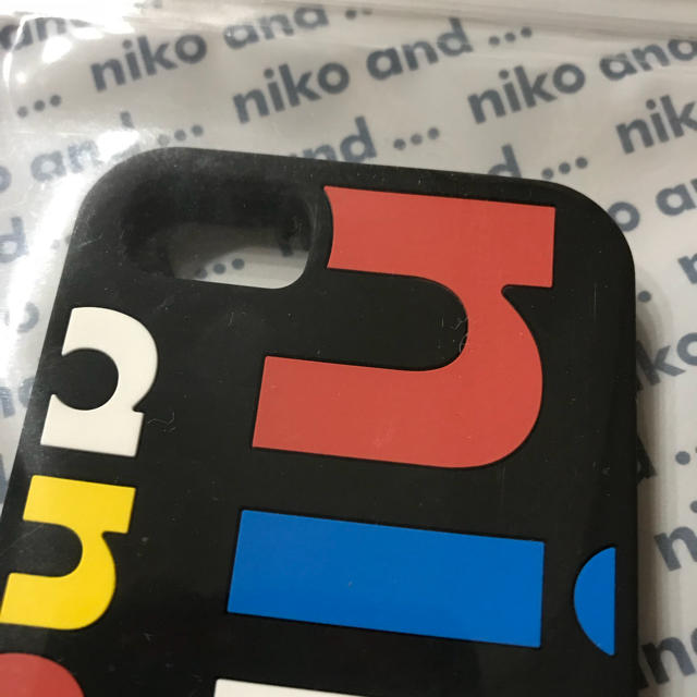 niko and...(ニコアンド)の送料込み！大人気✨Niko and…オリジナルロゴiPhoneケース2 スマホ/家電/カメラのスマホアクセサリー(iPhoneケース)の商品写真