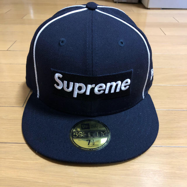 Supreme(シュプリーム)のシュプリーム NEW ERA キャップ 7 2/1 59.6cm メンズの帽子(キャップ)の商品写真