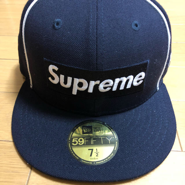 Supreme(シュプリーム)のシュプリーム NEW ERA キャップ 7 2/1 59.6cm メンズの帽子(キャップ)の商品写真