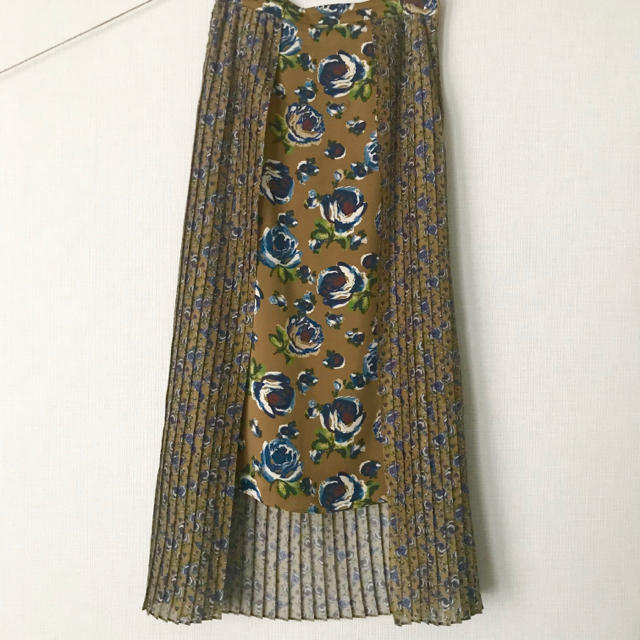sacai(サカイ)のCLANE 花柄レイヤースカート レディースのスカート(ロングスカート)の商品写真