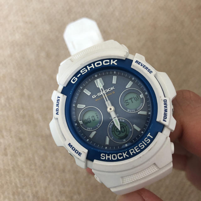 G-SHOCK(ジーショック)のG-SHOCK 白 メンズの時計(腕時計(デジタル))の商品写真