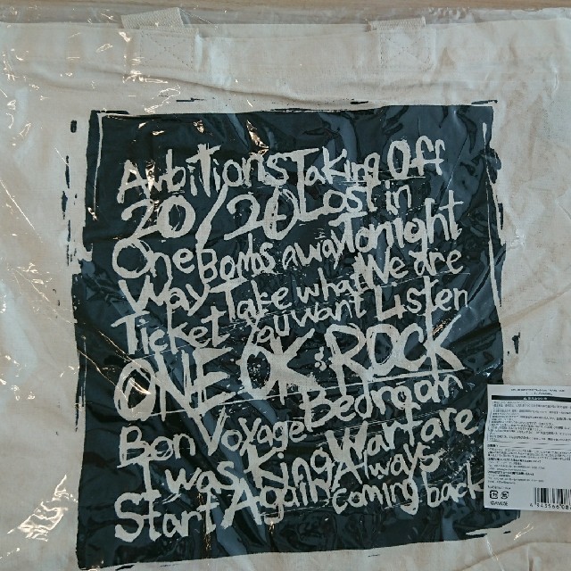 ONE OK ROCK(ワンオクロック)のONE OK ROCK  トートバッグ(WHITE) エンタメ/ホビーのタレントグッズ(ミュージシャン)の商品写真
