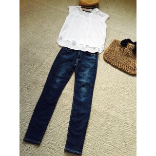 アズールバイマウジー(AZUL by moussy)のスキニーパンツ(デニム/ジーンズ)