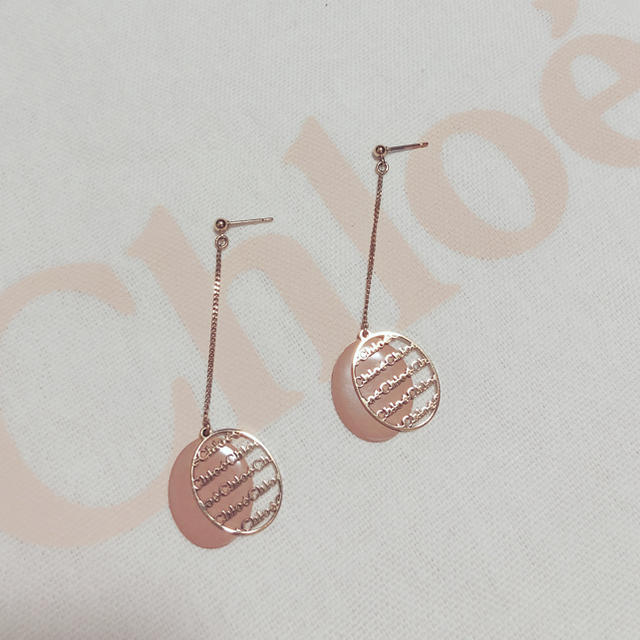 Chloe(クロエ)のChloe ♡ プレートロゴ ピアス レディースのアクセサリー(ピアス)の商品写真