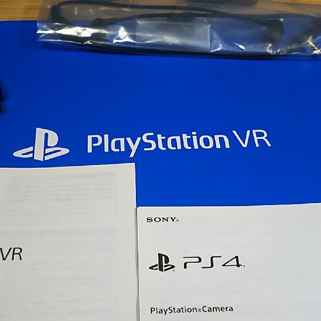 PlayStation VR(プレイステーションヴィーアール)のPSVR 新型モデル PScamera同梱版 ＣＵＨＪ-16003 中古美品  エンタメ/ホビーのゲームソフト/ゲーム機本体(家庭用ゲーム機本体)の商品写真