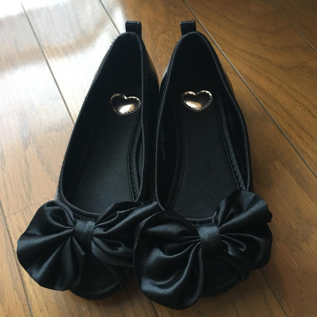 H&M(エイチアンドエム)のパンプス キッズ ペタンコシューズ バレエシューズ 女の子 18cm　靴 キッズ/ベビー/マタニティのキッズ靴/シューズ(15cm~)(フォーマルシューズ)の商品写真