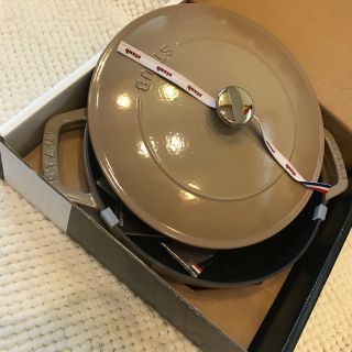 ストウブ(STAUB)のstaub リネン ブレイザー 24cm 日本未入荷 新品(鍋/フライパン)