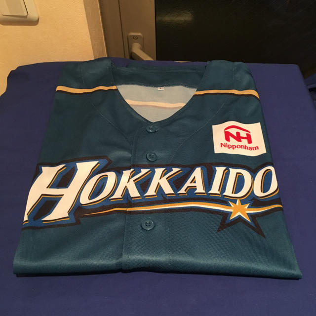 北海道日本ハムファイターズ(ホッカイドウニホンハムファイターズ)の☆未着用☆日本ハムファイターズ配布 ブルースカイユニ☆ スポーツ/アウトドアの野球(応援グッズ)の商品写真