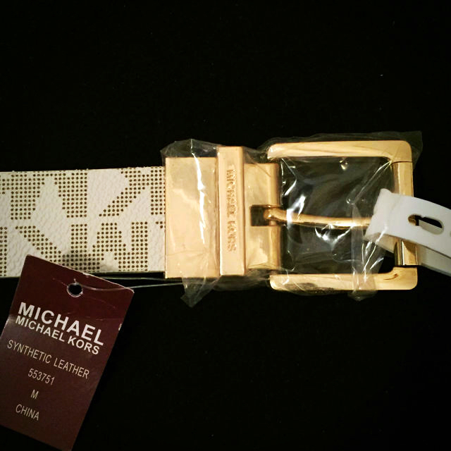 Michael Kors(マイケルコース)の【新品】MICHAEL KORS リバーシブル ベルト Mサイズ➓ レディースのファッション小物(ベルト)の商品写真