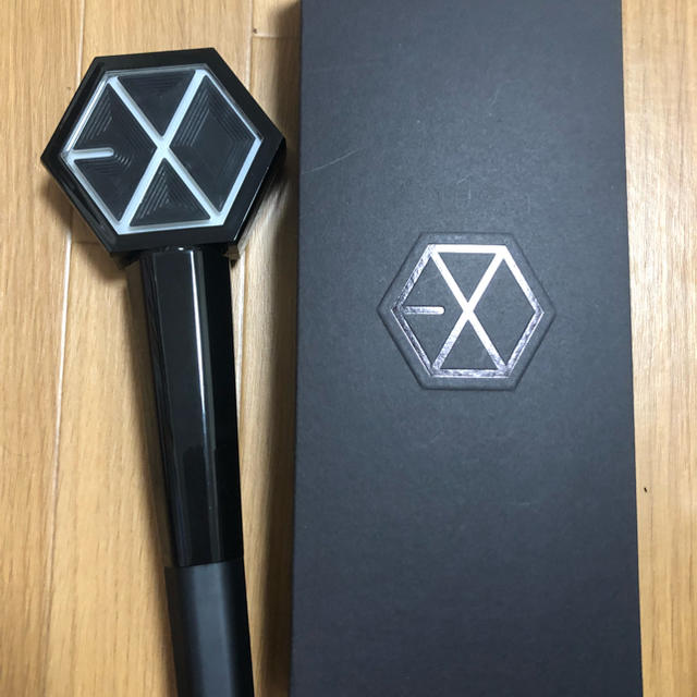 EXO(エクソ)のEXO 黒ペンライト エンタメ/ホビーのCD(K-POP/アジア)の商品写真