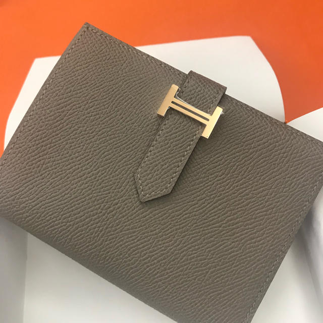 低価格の Hermes 海外直営店購入♡新品未使用レアな『べアンコンパクト