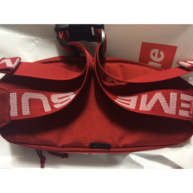 Supreme(シュプリーム)のjohn.G様専用 シュプリーム  ウエストバック 赤 supreme メンズのバッグ(ウエストポーチ)の商品写真