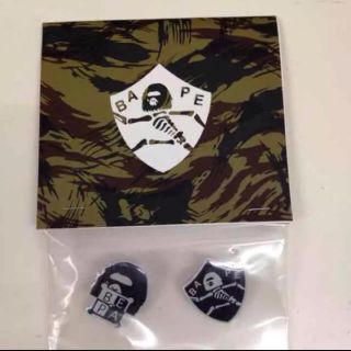 アベイシングエイプ(A BATHING APE)のAPE BAPE ピンバッチ レア 非売品(バッジ/ピンバッジ)