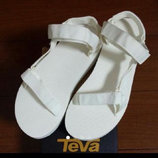 テバ(Teva)のTeva  フラットフォームユニバーサル サンダルホワイト(サンダル)